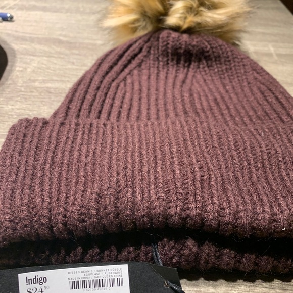 Burgundy Pom toque - Picture 2 of 2